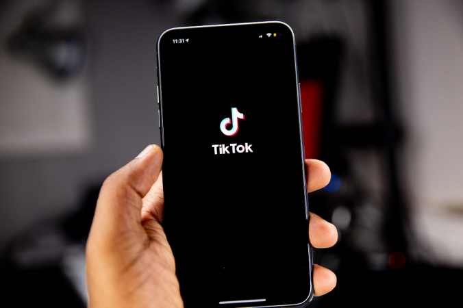 UE exige que Meta e TikTok combatam desinformação sobre conflito entre Israel e Hamas