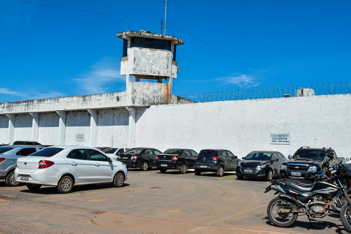 Polícia Penal prende mulheres e impede entrada de drogas e carregadores na PCE