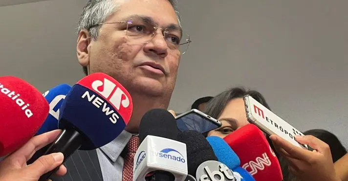 Às vésperas da sabatina, Dino se encontra com maior bancada do Senado