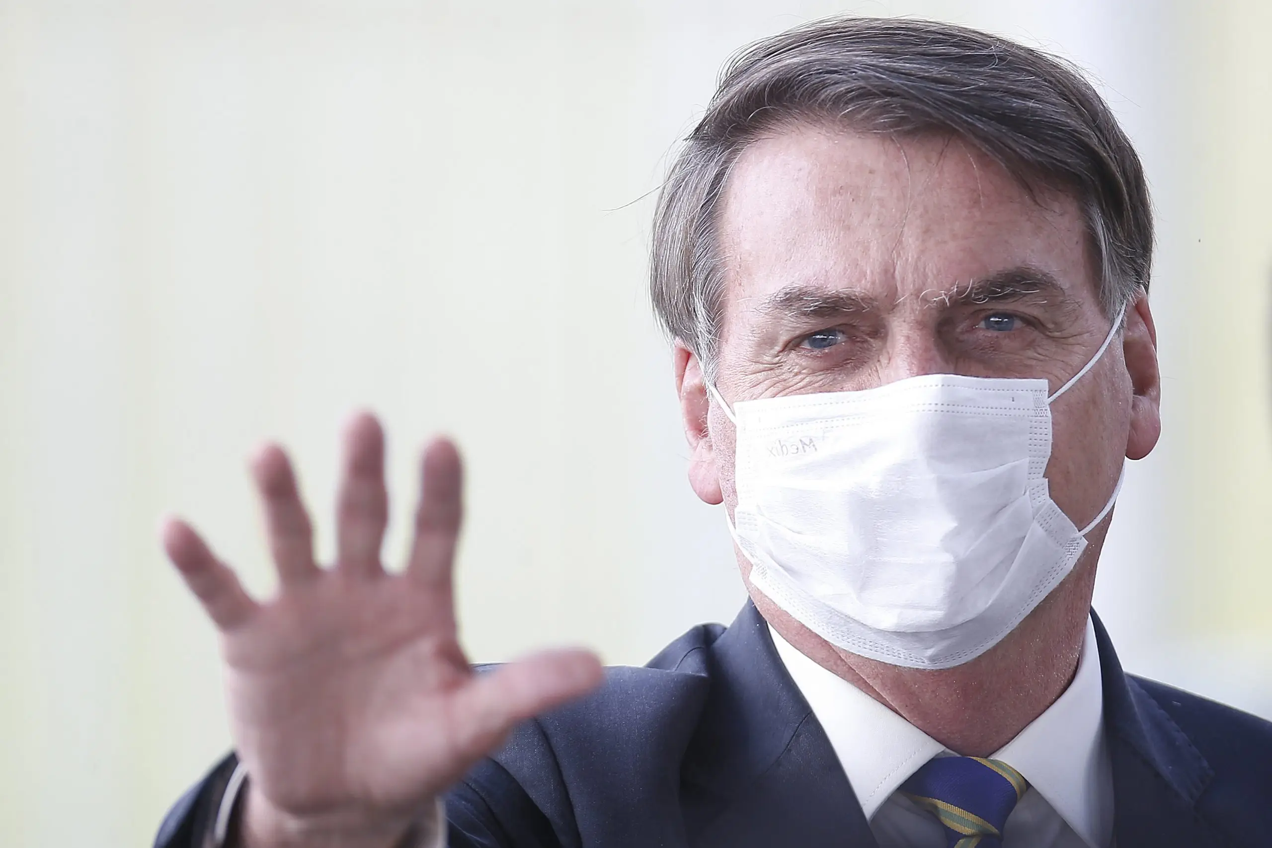 Justiça anula multa de R$ 370 mil de Bolsonaro por não usar máscara durante a pandemia