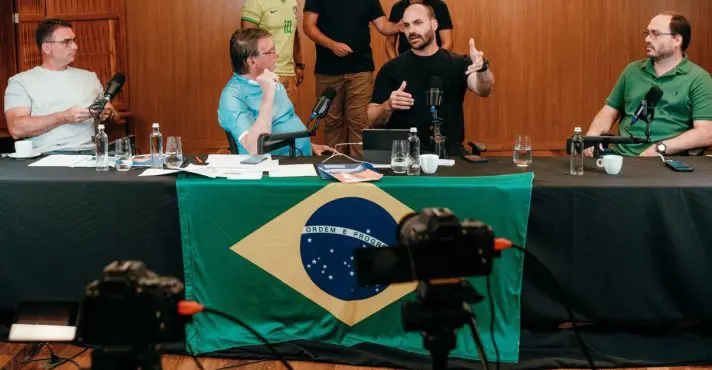 Eduardo Bolsonaro relata excessos em operação de busca contra irmão