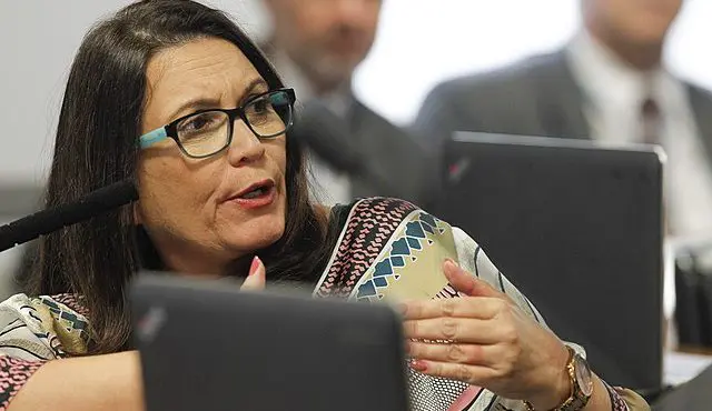 Bia Kicis quer que governo explique o contrato para nova versão do programa ‘Sem Censura’