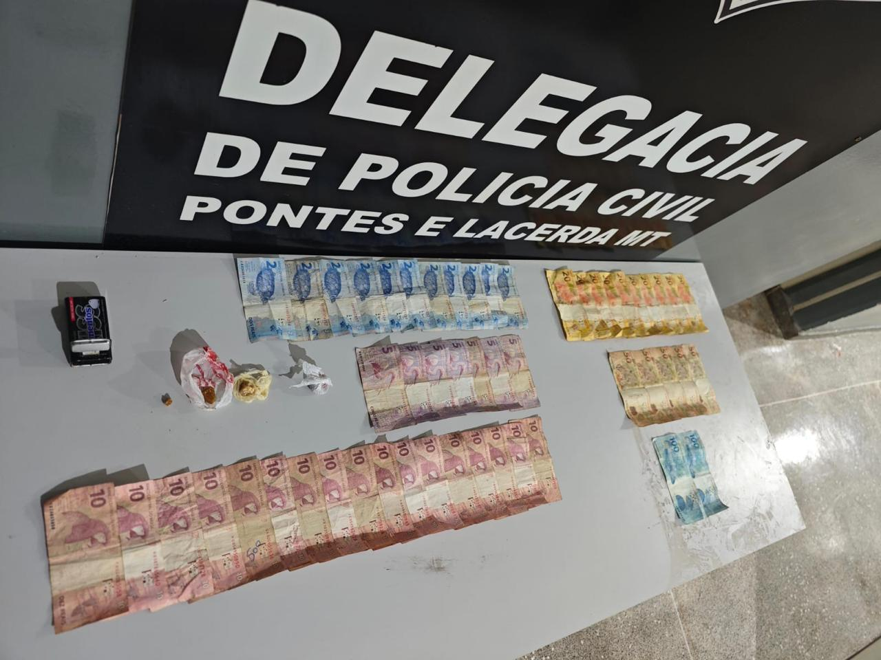 Polícia Civil prende traficantes e fecha ponto de venda de drogas