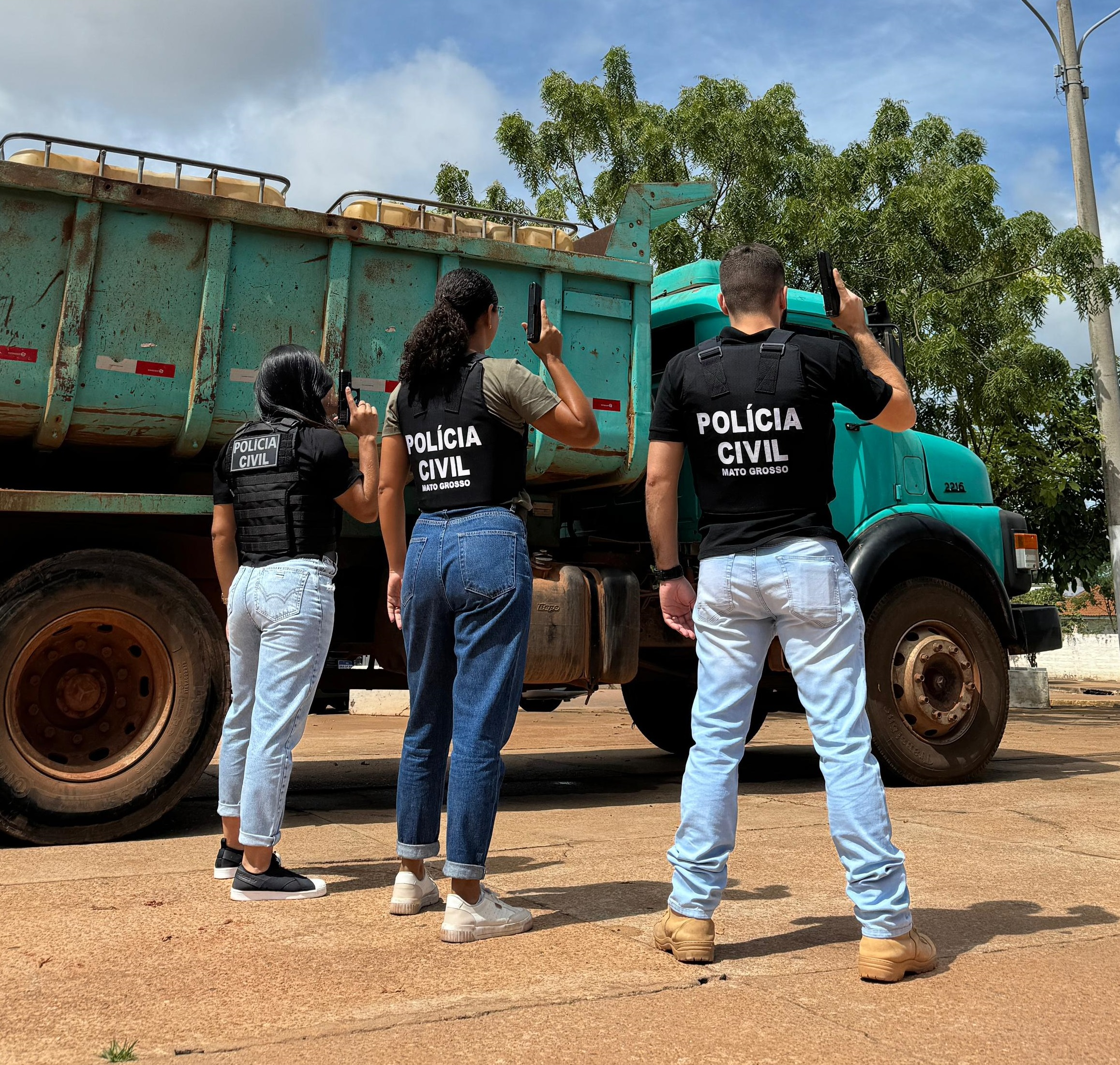 Polícia Civil apreende 6 mil litros de óleo diesel que eram transportados ilegalmente para garimpo