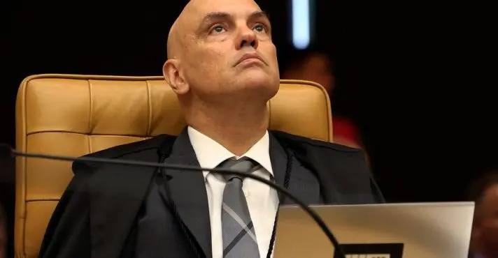 Juristas criticam ‘erro elementar’ de Moraes ao proibir comunicação entre advogados