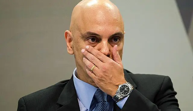 Decisão de Moraes troca palavra ‘como’ por ‘corno’ em 3 trechos