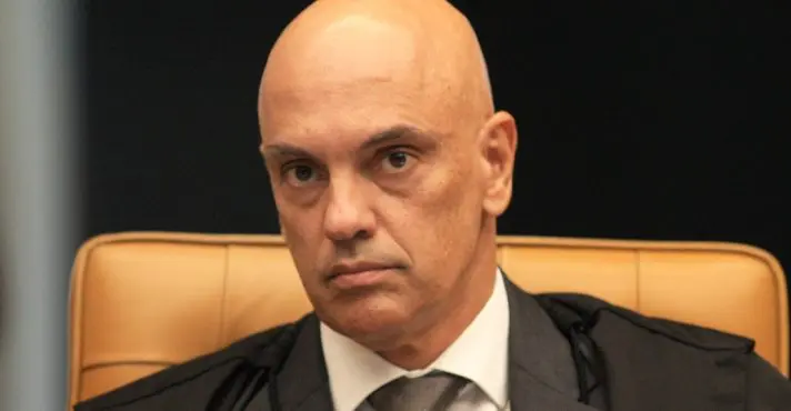 Moraes autoriza advogado de Carlos Bolsonaro a acessar processos de investigação
