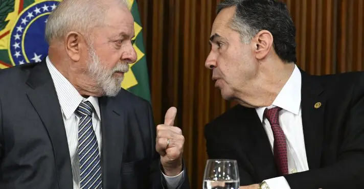 Barroso, ao lado de Lula: ‘Não preciso gastar tempo falando sobre democracia’