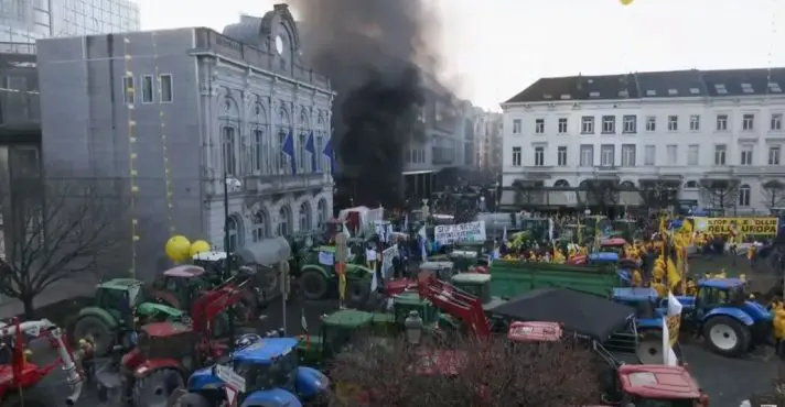 Agricultores europeus prometem continuar com protestos contra agenda ambiental