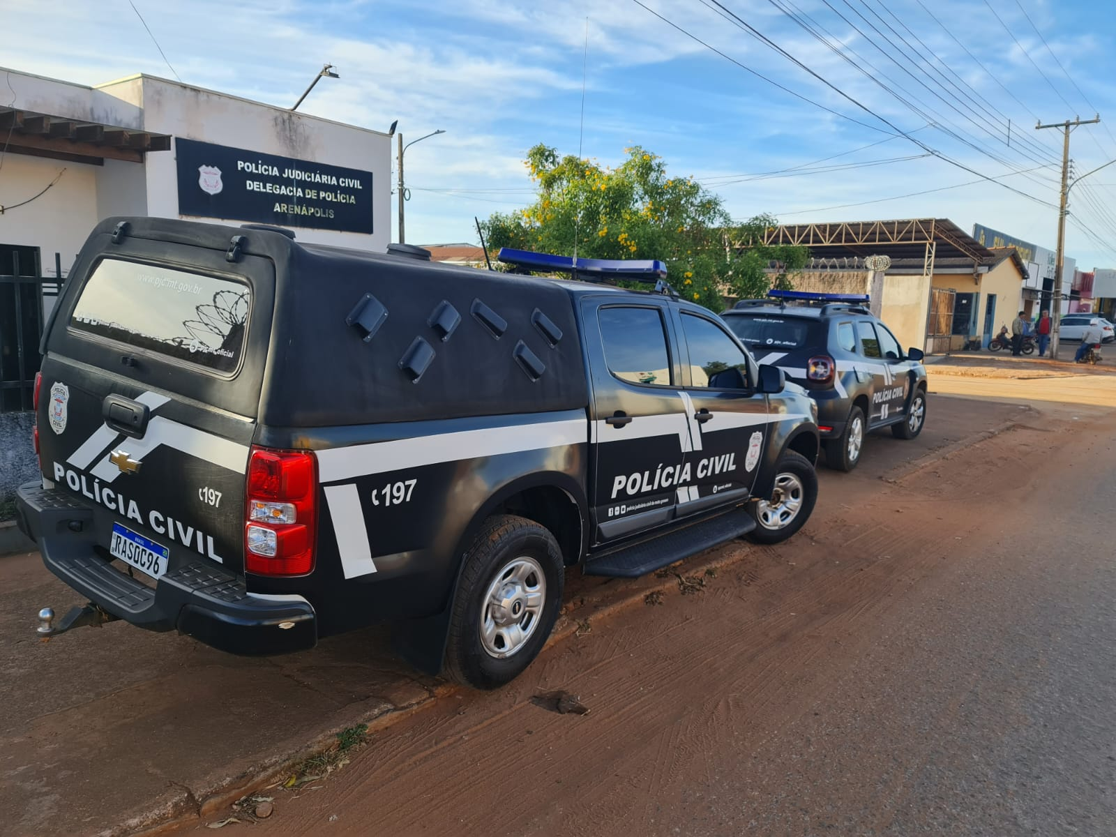 Polícia Civil prende em Cuiabá dois líderes de facção criminosa que estavam foragidos