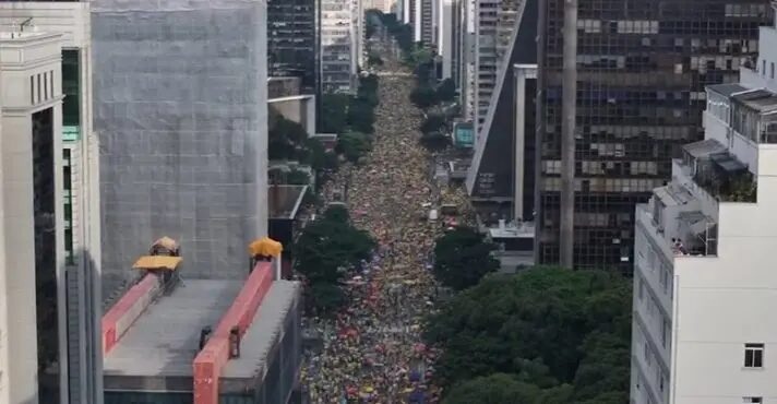 Manifestação na Paulista recebe 750 mil pessoas