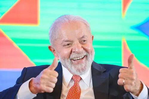 ‘Lula debocha da inteligência alheia’, afirma Estadão