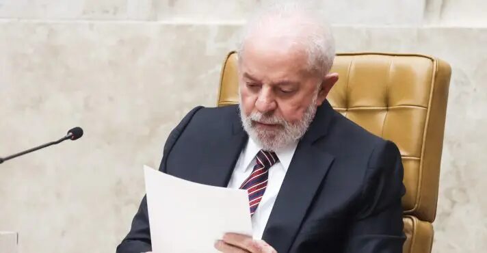 Lula assina medida provisória que tira reoneração da folha de pagamento