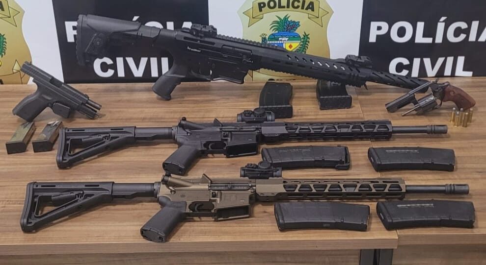 Polícia Civil apreende fuzis, munições e pistolas em fazendas de investigado por violência doméstica e sexual