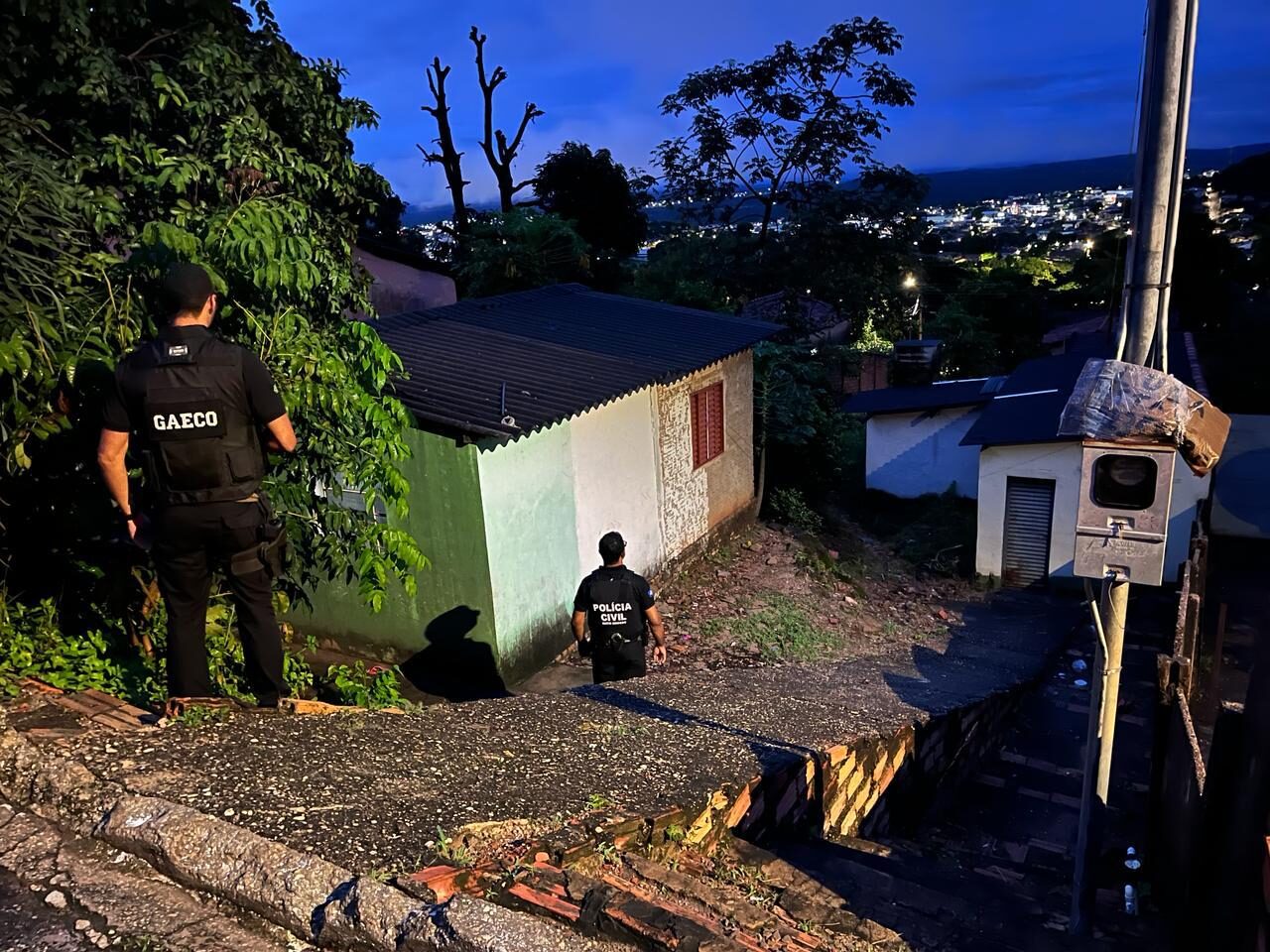 Polícia Civil e Gaeco cumprem 24 mandados contra organização criminosa envolvida em crimes patrimoniais