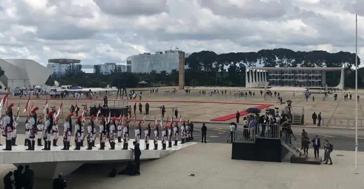 A recepção a Macron no Planalto