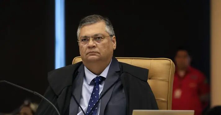 Dez dias depois de se desfiliar do PSB, Dino vota a favor do partido no STF