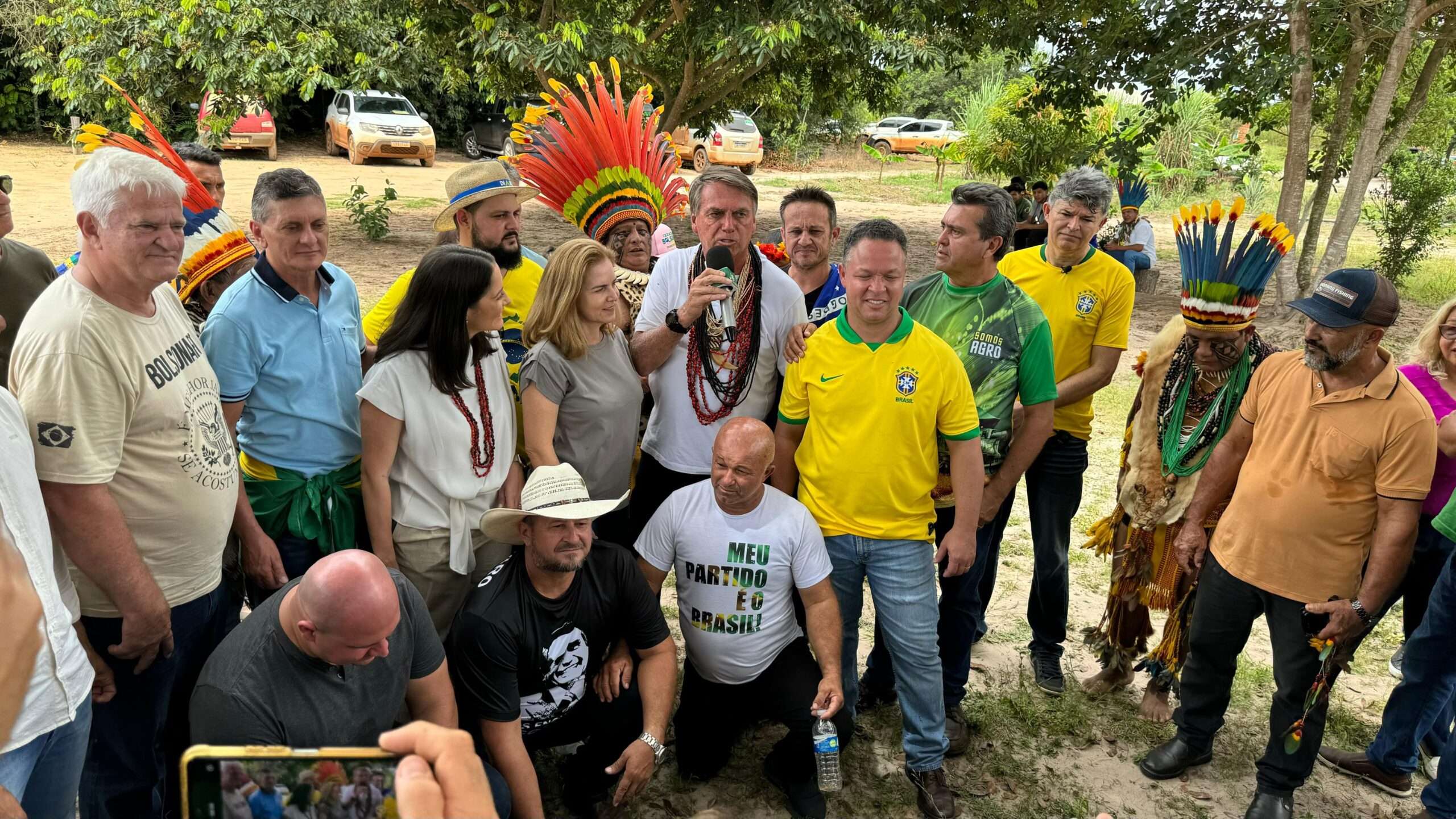 Em comitiva de Bolsonaro, Cláudio Ferreira visita aldeia indígena Wazare em Campo Novo