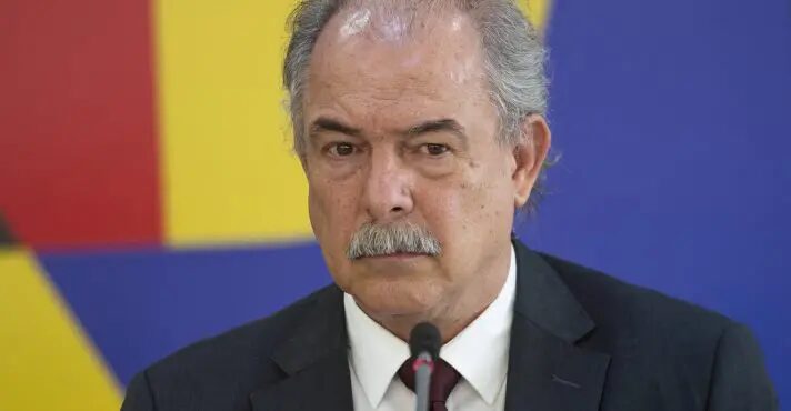 Investidores se preocupam com a possibilidade de Mercadante assumir o comando da Petrobras