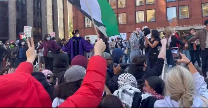 Protestos anti-Israel terminam com mais de cem presos em universidades dos EUA