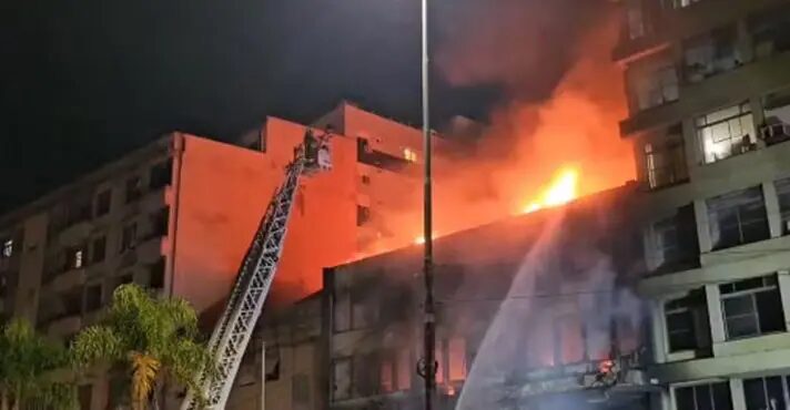 Incêndio em pousada de Porto Alegre deixa 10 mortos