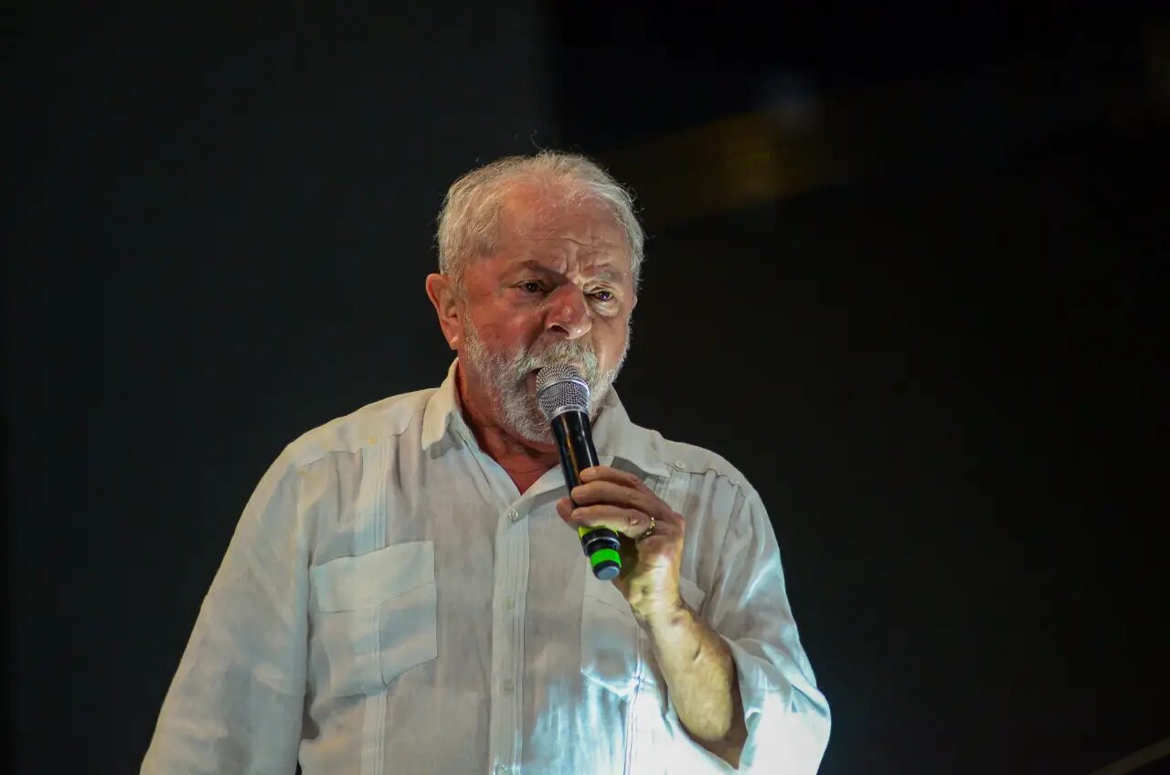 TSE impõe multa de R$ 250 mil à coligação de Lula por impulsionamento contra Bolsonaro
