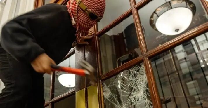 Vídeos: estudantes anti-Israel invadem prédio na Universidade Columbia