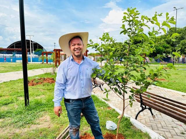 Cláudio Ferreira destaca compromisso com educação ambiental em Rondonópolis