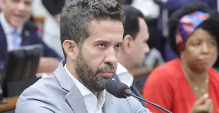 ‘Rachadinha’: Conselho de Ética decide pelo arquivamento da cassação de André Janones