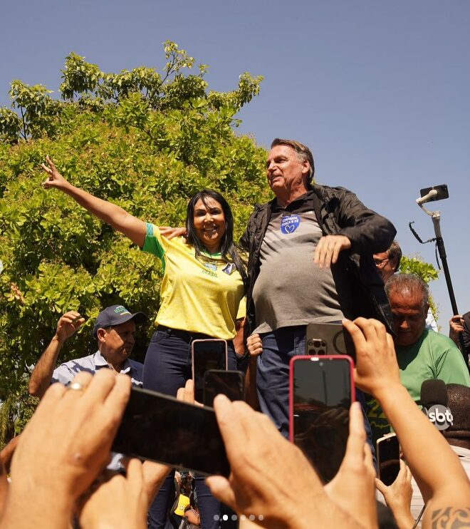 Bolsonaro participa de carreata em Palmas (TO)