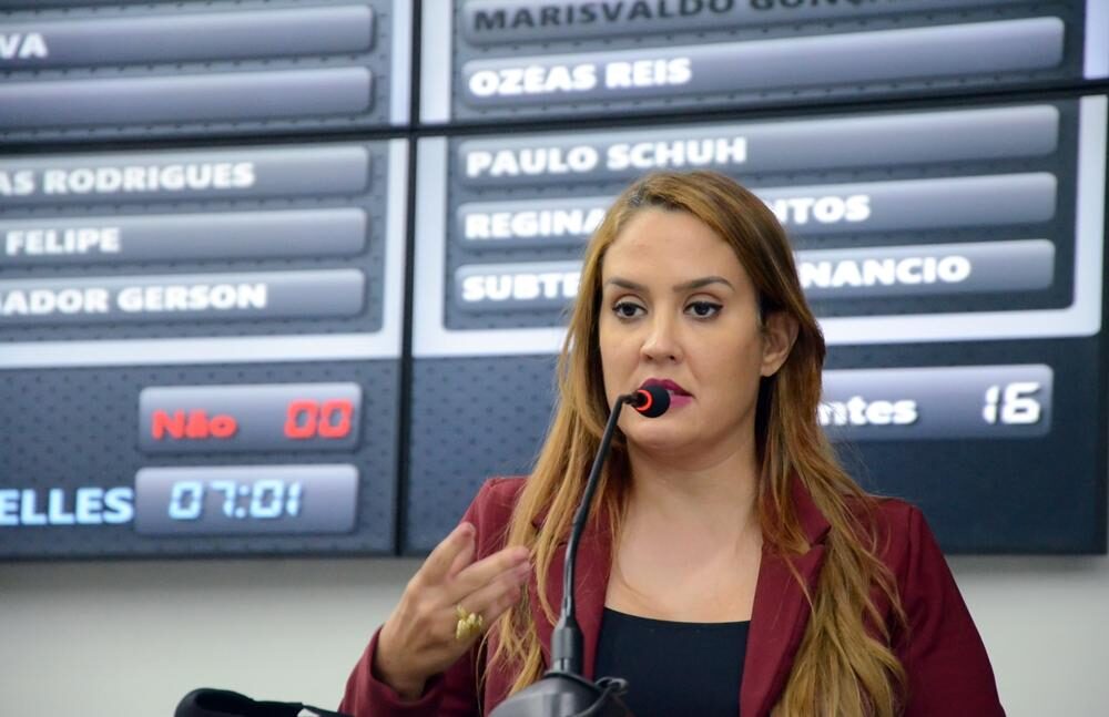 Vereadora Kalynka Meirelles denuncia estar sendo processada por cobrar o que estabelece o Plano Nacional de Educação