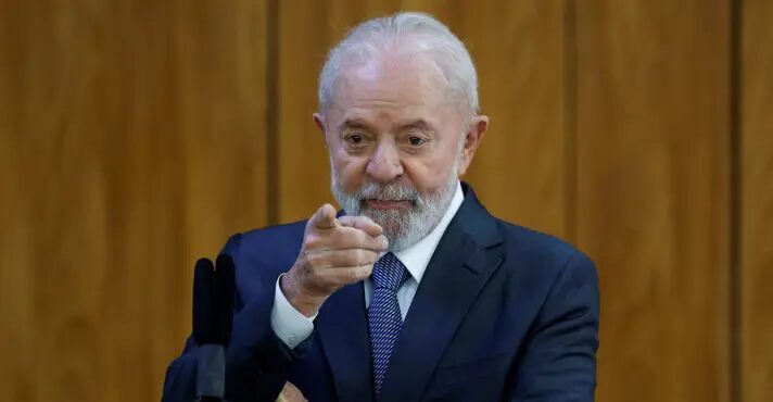 Lula afirma que cientistas brasileiros precisam ‘criar vergonha’ 