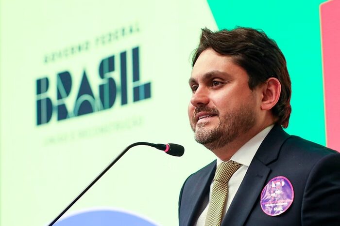 Ministro das Comunicações de Lula é indiciado pela PF por corrupção