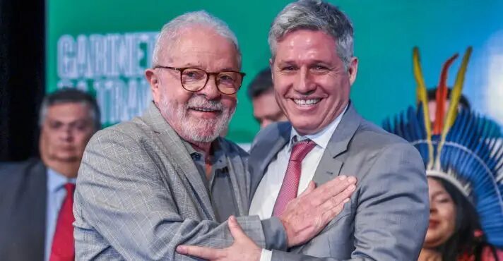 Governo Lula não desistiu de leilão de arroz, diz Paulo Teixeira