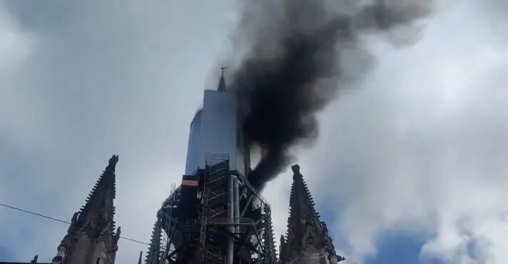 Vídeo: incêndio atinge catedral de Notre Dame de Rouen, na França