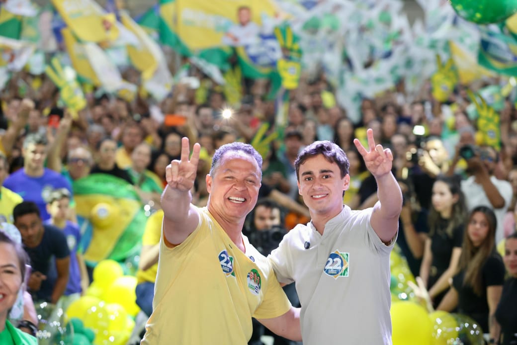 Com 5 mil pessoas, Bolsonaro e Nikolas participam de lançamento de Cláudio Ferreira e pedem voto para o 22