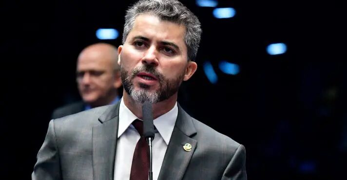 Governo se associa a outros Poderes para constranger o Congresso, diz líder da oposição