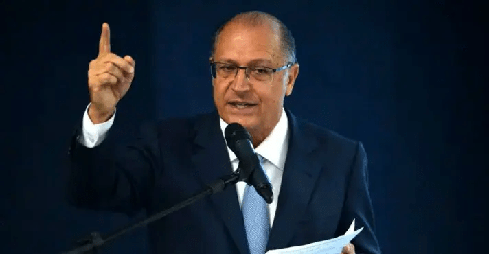 Alckmin: democracia brasileira tem dívida de gratidão com Moraes