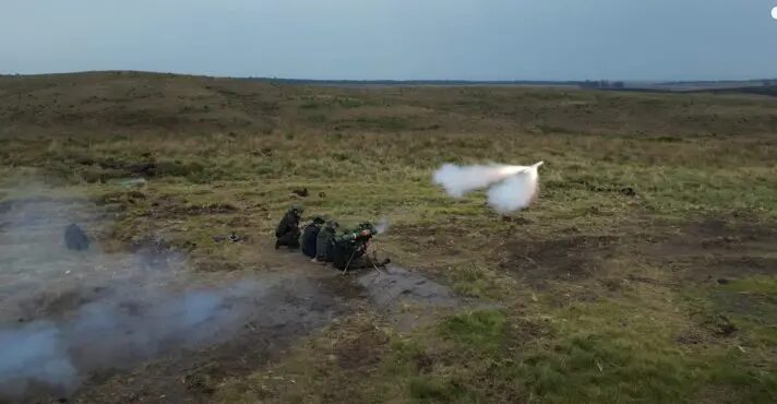 Exército brasileiro testa míssil anticarro fabricado em Israel; veja vídeo