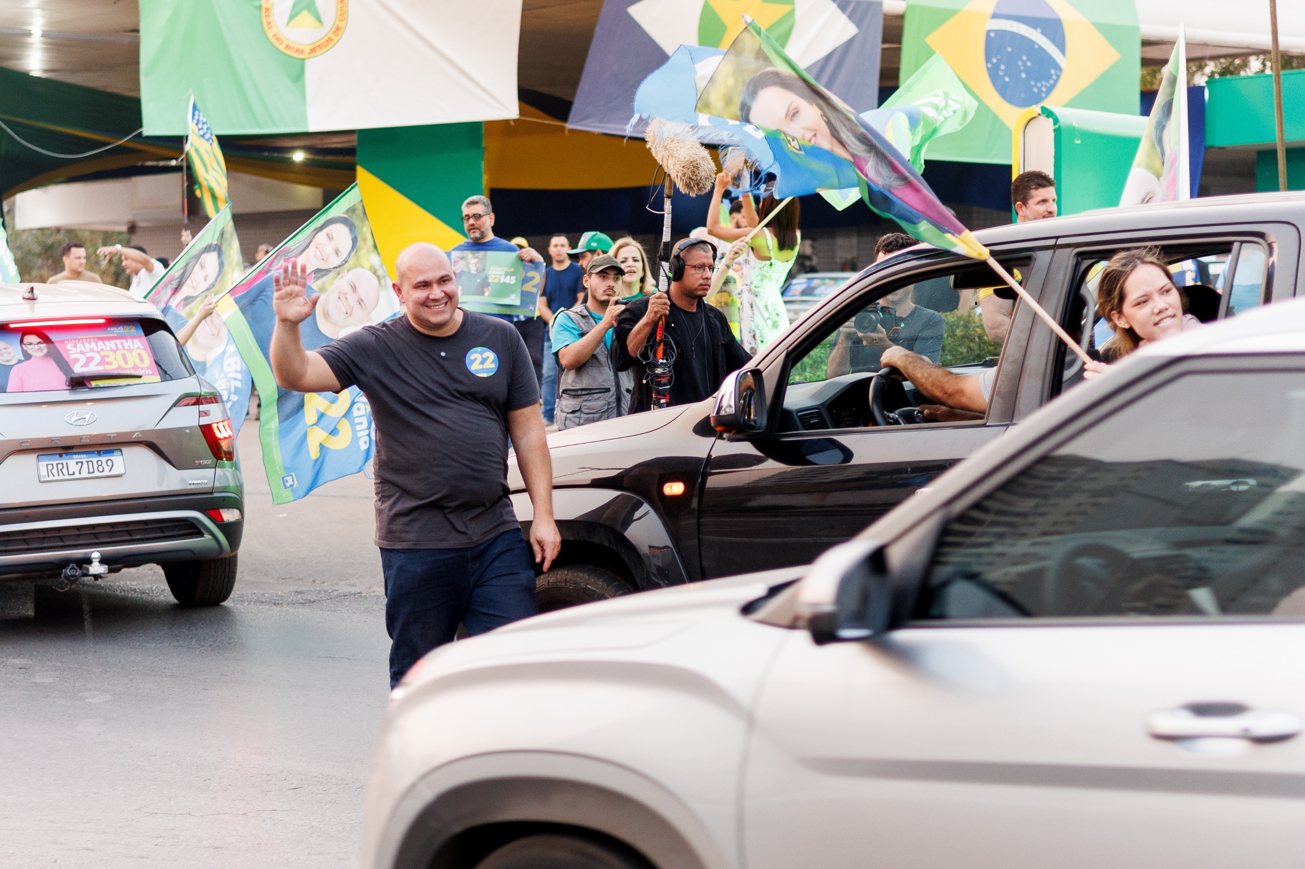 CARREATA DA VITÓRIA – Abilio lidera grande ato em Cuiabá e alerta para pesquisas falsas