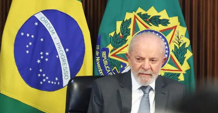 Lula mentiu ao prometer não alterar o cálculo do salário mínimo