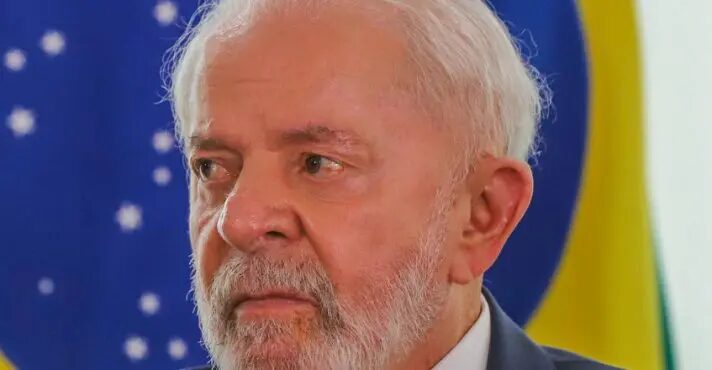 Lula estava indisposto e reclamou de dor cabeça ao fim do dia, antes de cirurgia