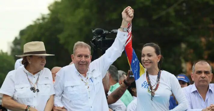 Debate em comissão da Câmara reúne María Corina Machado e Edmundo González