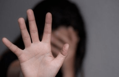 Garota é espancada por amigas e jogada nua em barranco em MT