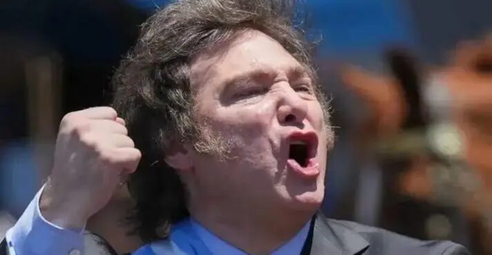 Com Milei, Argentina tem menor inflação mensal desde 2020