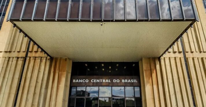 Para conter inflação, Banco Central eleva a taxa de juros para 12,25% ao ano
