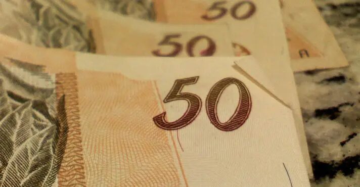 Real lidera com folga ranking de desvalorização de moedas em 2024