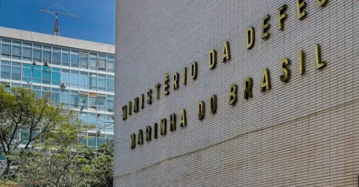 Marinha possui oficiais que recebem salários em dólar, com valores que chegam a R$ 216 mil