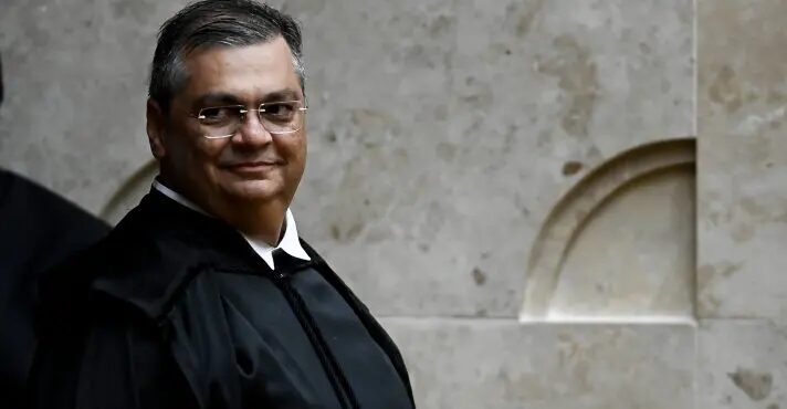 Dino manda a PF abrir inquérito e ouvir parlamentares depois de suspender emendas