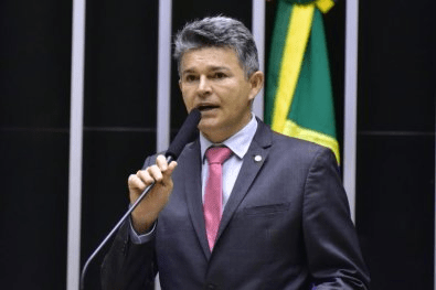 Deputado denuncia manipulação de pesquisas em MT e quer proibir divulgação